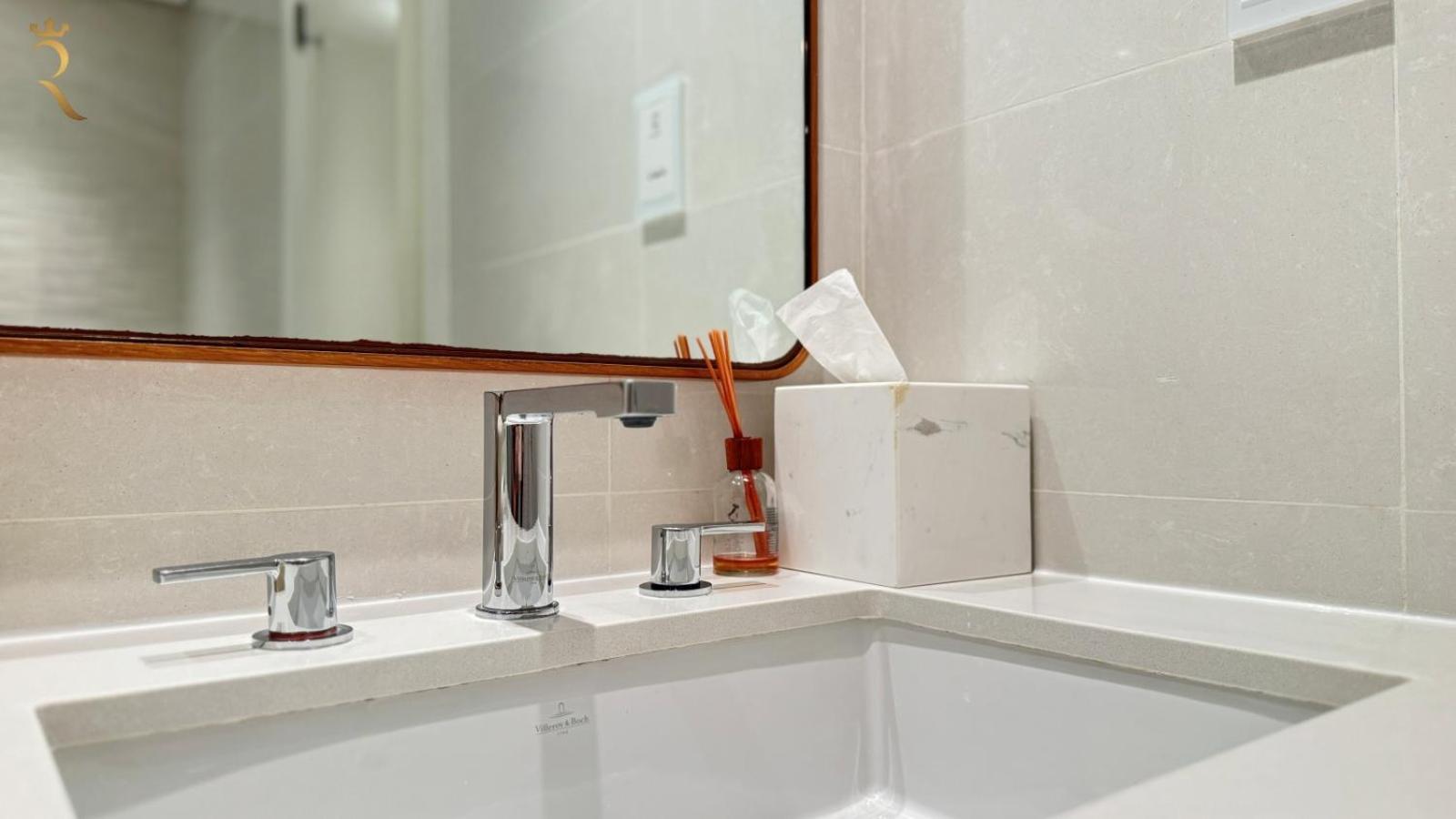 Apartment Azure Bliss 1br Retreat Near Saadiyat Attractions *